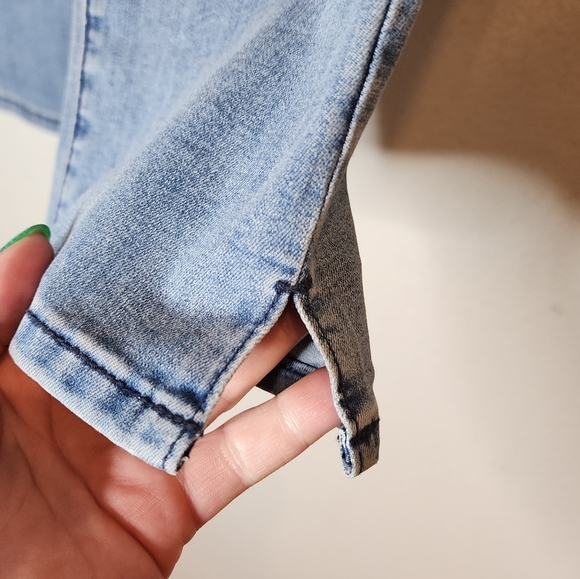 NWT NYDJ Strech Denim Capris. Women's size 10P. Lift and tuck. - Picture 5 of 16